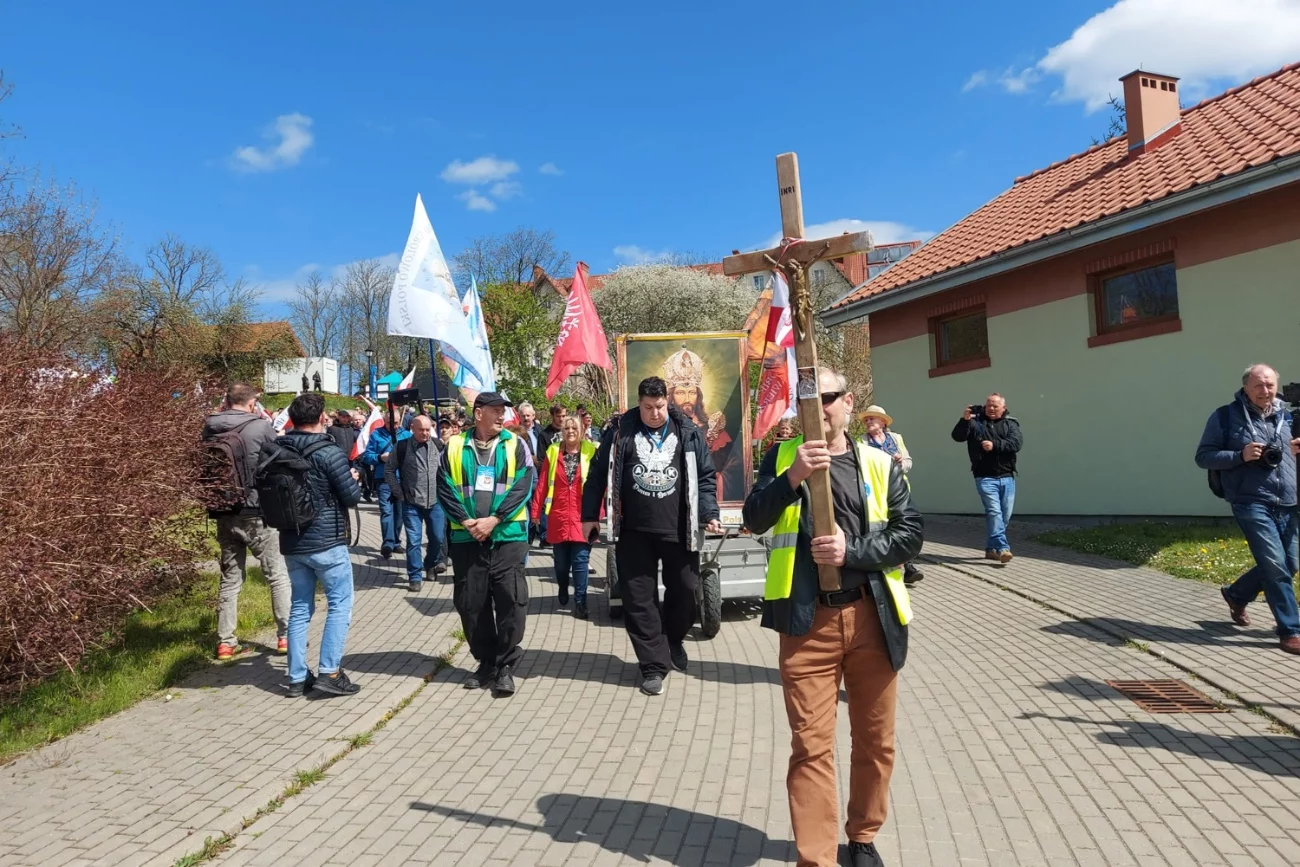 Zamach na sanktuarium w Gietrzwałdzie. Kilkaset metrów od słynnego sanktuarium Maryi – Lidl chce wybudować wielkie centrum dystrybucyjne. Wielkie protesty.