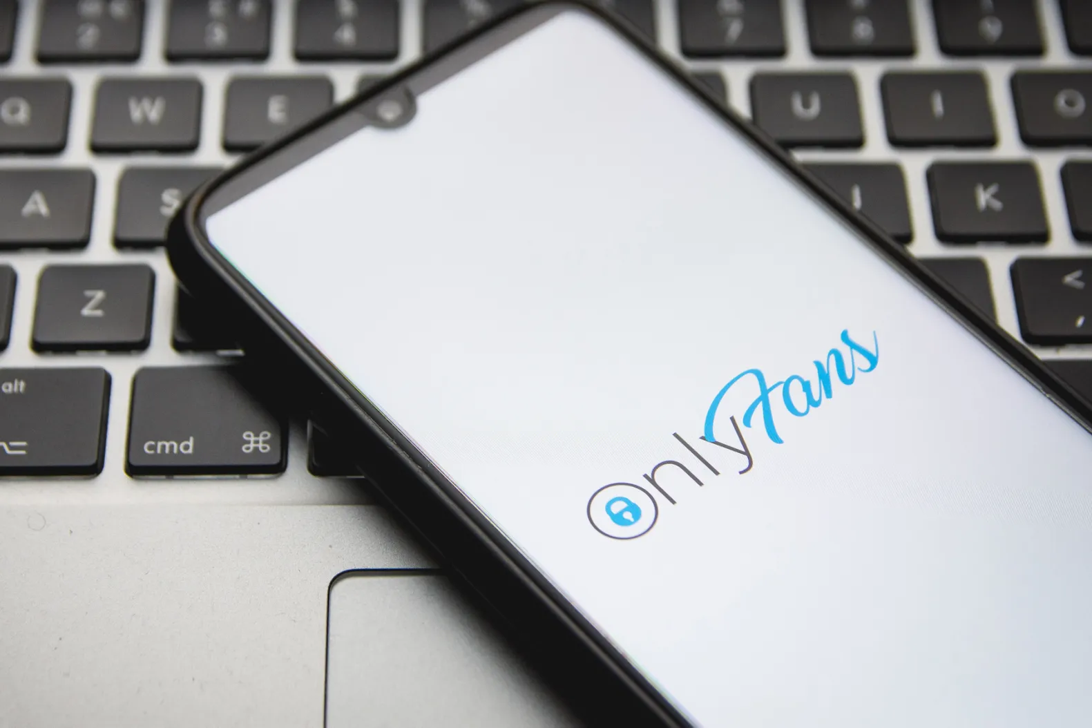 Właściciel OnlyFans porno-Radvinsky obiecał 11 milionów dolarów izraelskiemu lobby